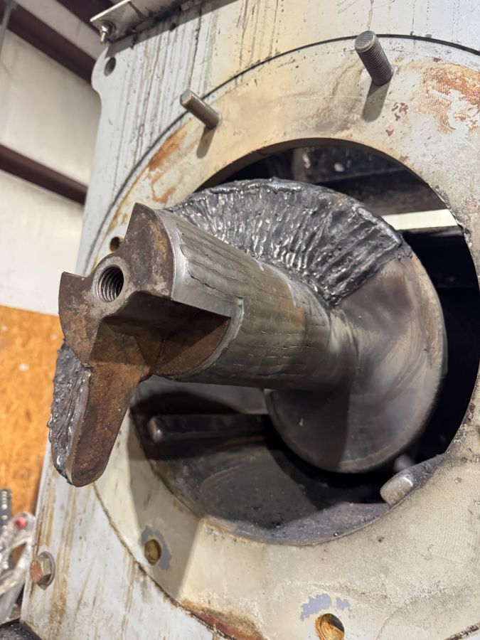 Auger flighting rebuilt with hardfacing weld deposits